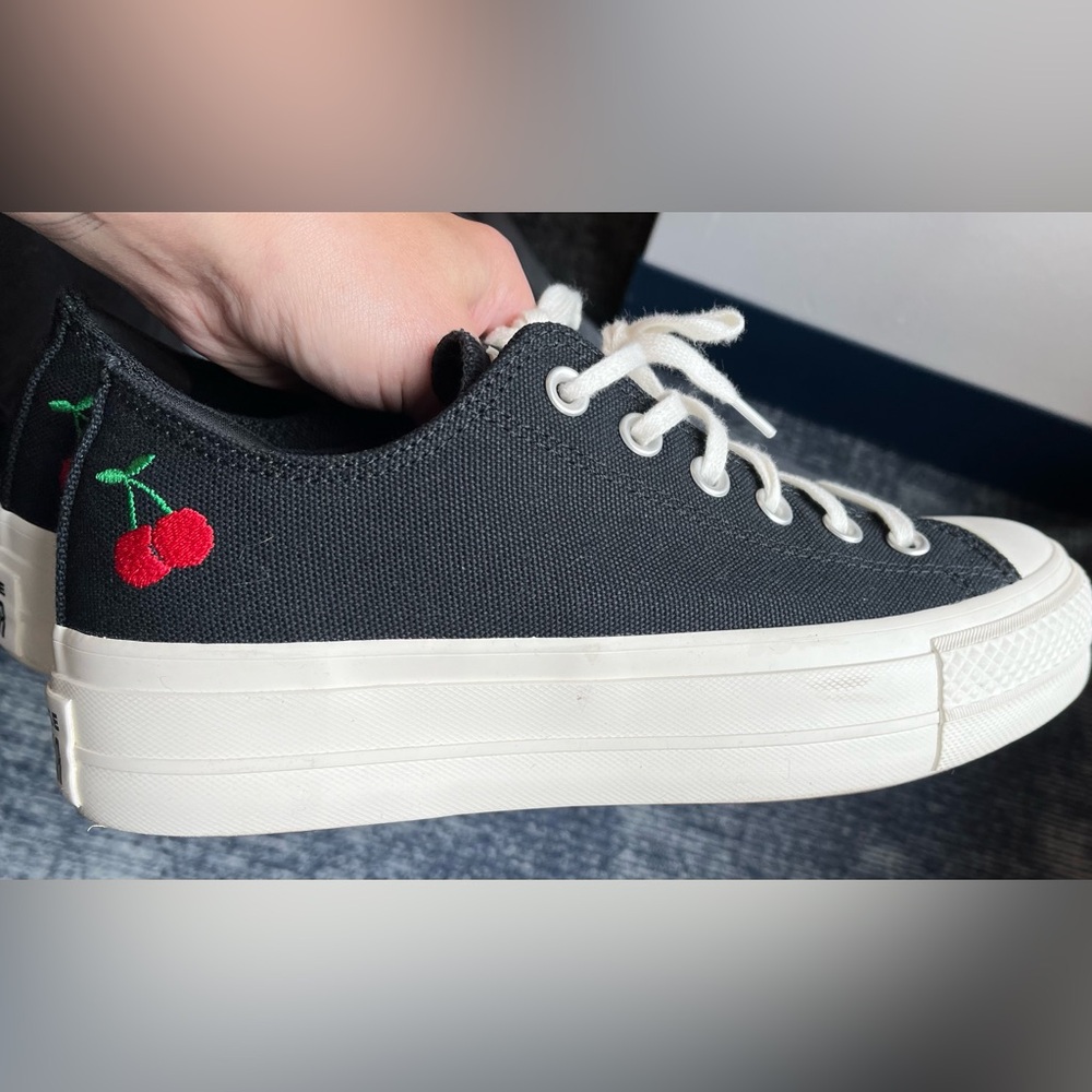 Like New: 8.5 Converse Lift All-Star Cherry Embroidery. comfy cushioned sole.